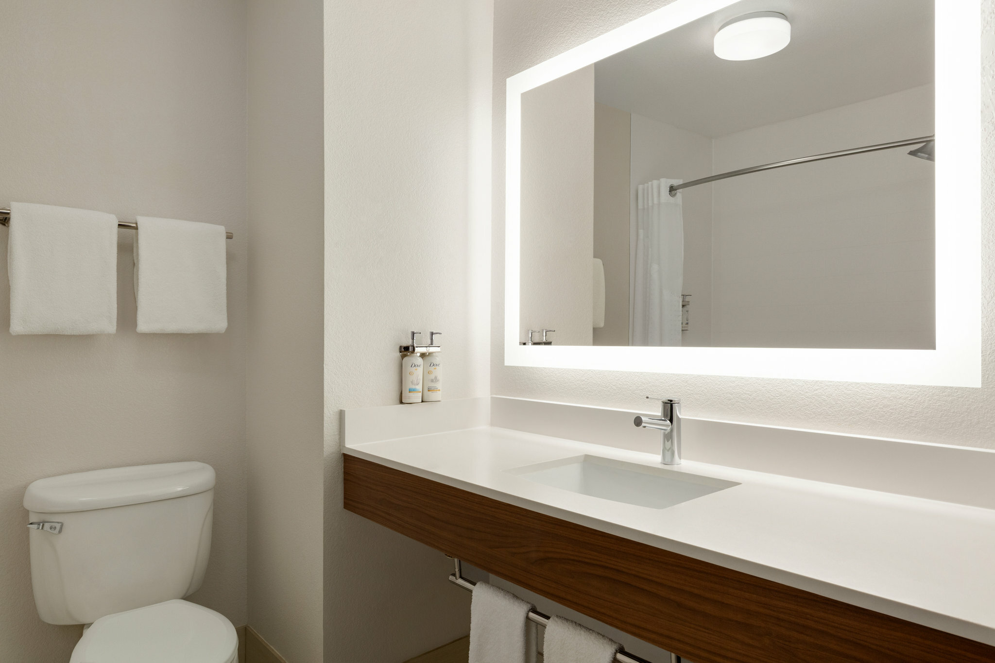 Фото Holiday Inn Express West Sacramento, an Ihg Hotel