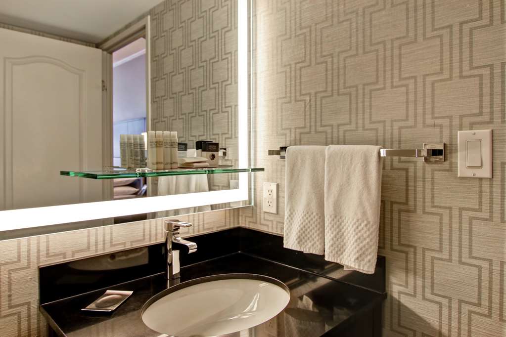 Фото DoubleTree by Hilton Hotel Toronto Downtown