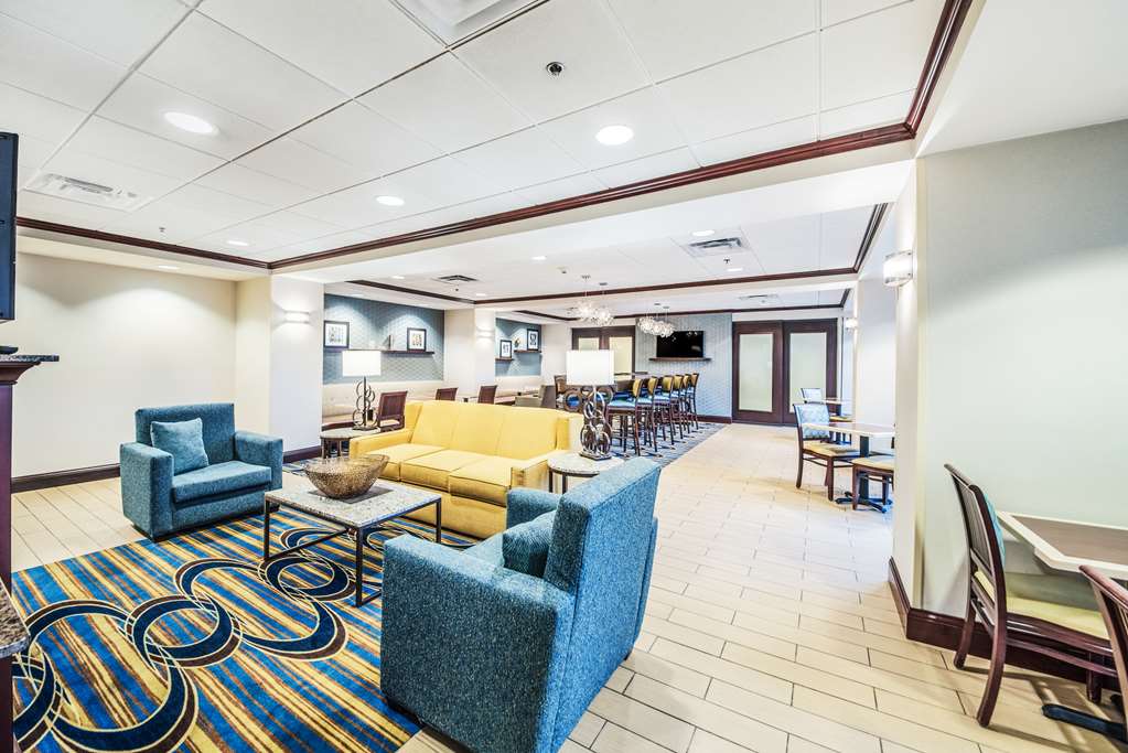 Фото Hampton Inn Greenfield