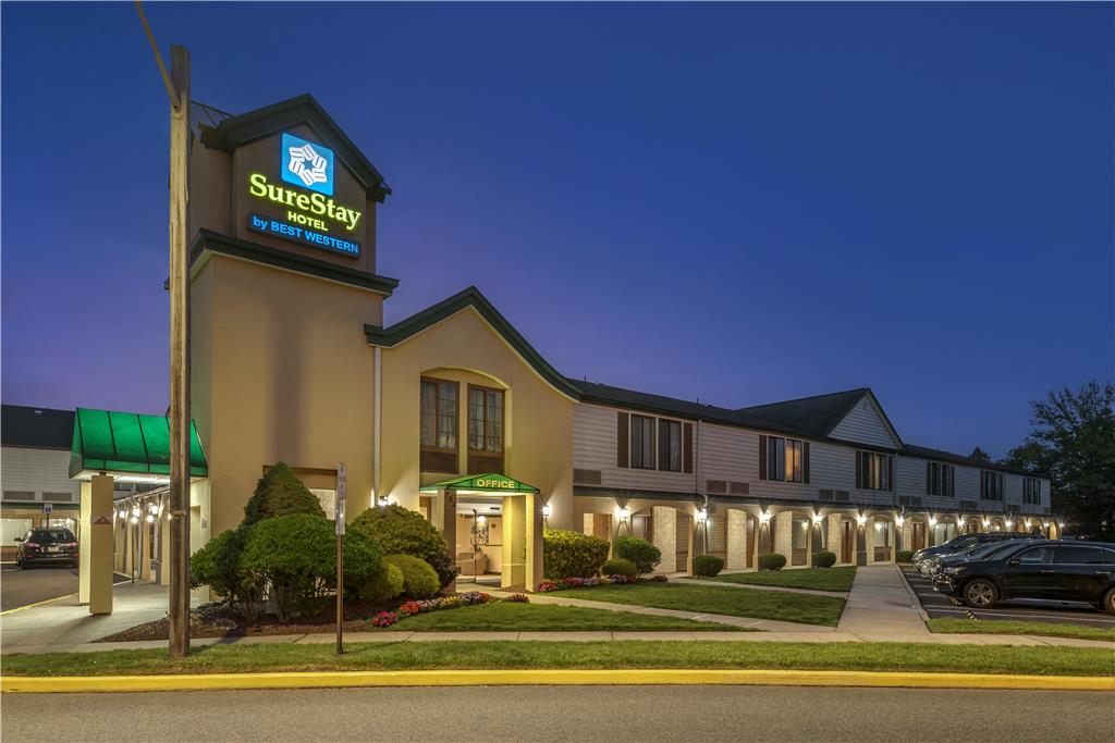 Фото SureStay Hotel by Best Western East Brunswick