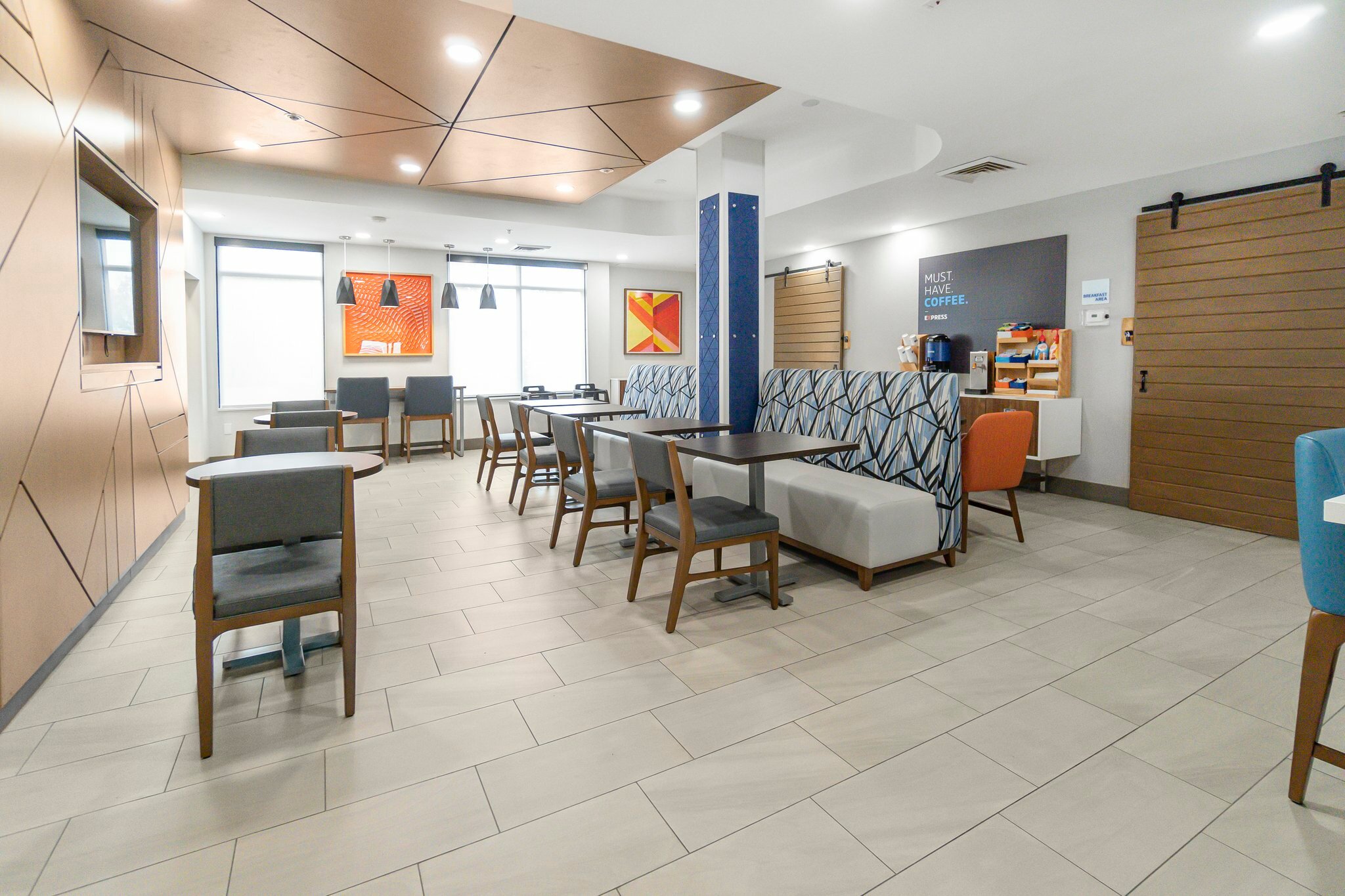 Фото Holiday Inn Express Salt Lake City South - Midvale, an Ihg Hotel