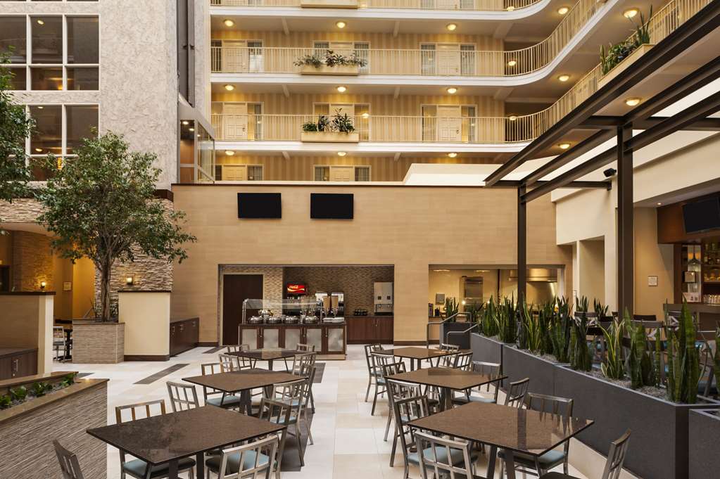 Фото Embassy Suites Hotel Dallas Market Center