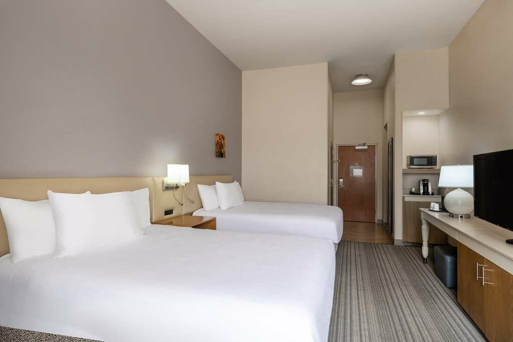 Фото Hilton Garden Inn Bakersfield