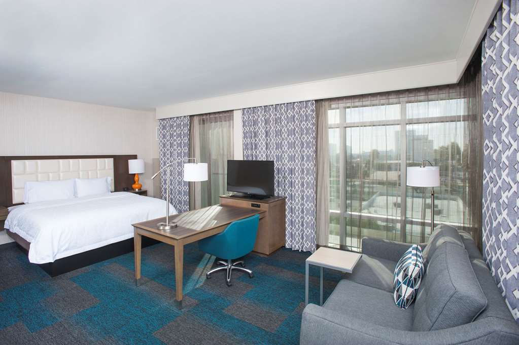 Фото Hampton Inn & Suites Lax El Segundo