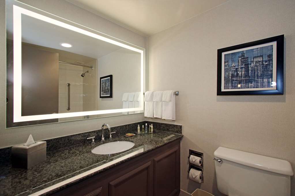 Фото DoubleTree by Hilton Hotel Newark Airport