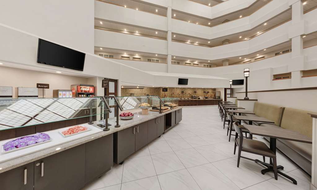 Фото Embassy Suites by Hilton Milwaukee Brookfield