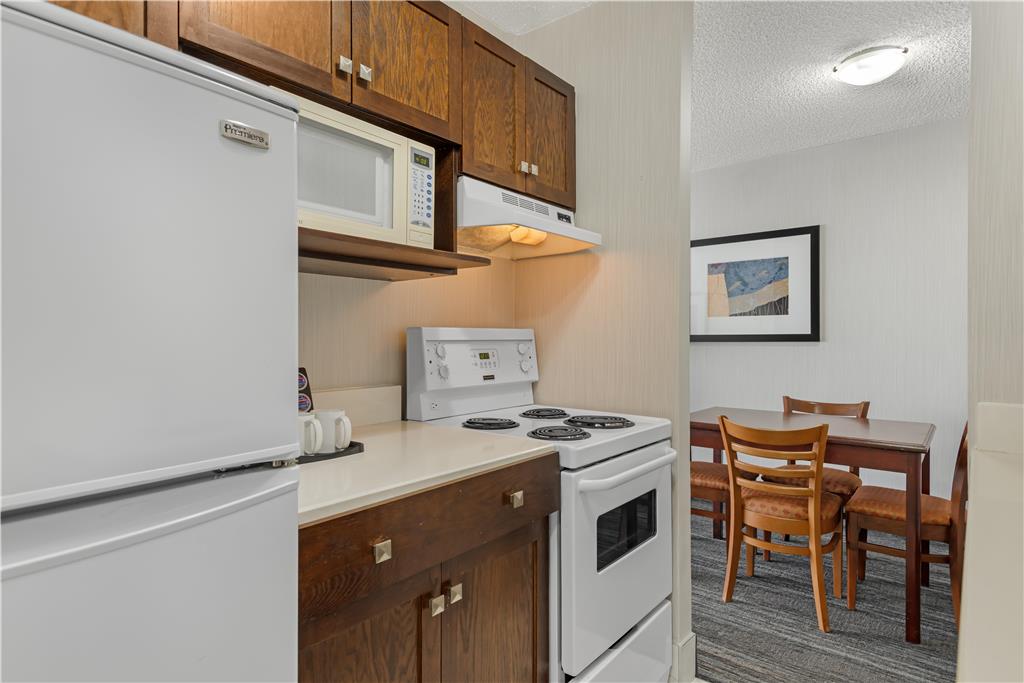 Фото Best Western Plus Suites Downtown