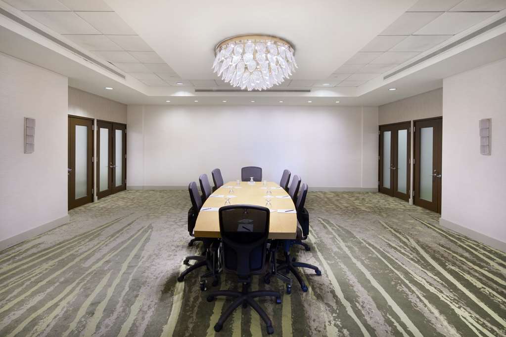 Фото Hilton Hasbrouck Heights