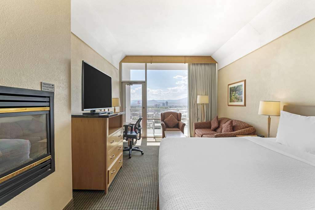 Фото Best Western Plus Kelowna Hotel & Suites