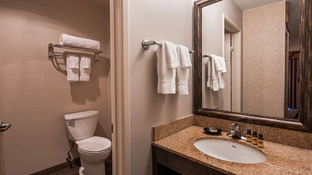 Фото Best Western Plus Rivershore Hotel