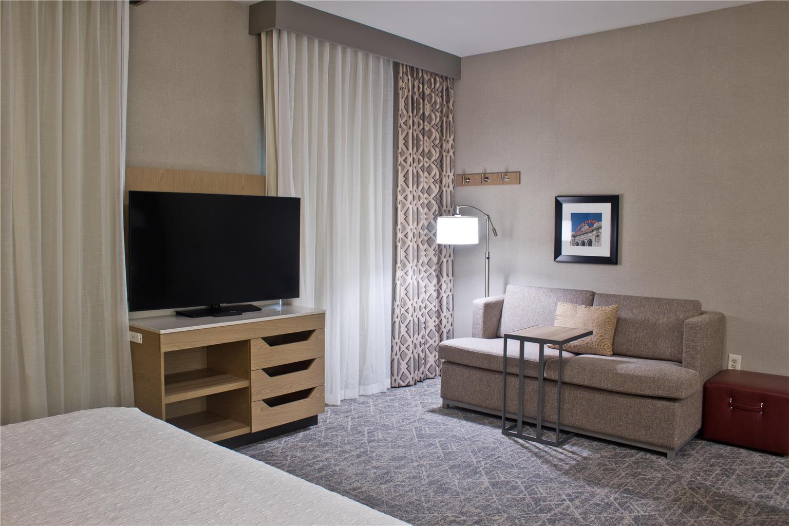 Фото Hampton Inn & Suites Denver-Speer Boulevard