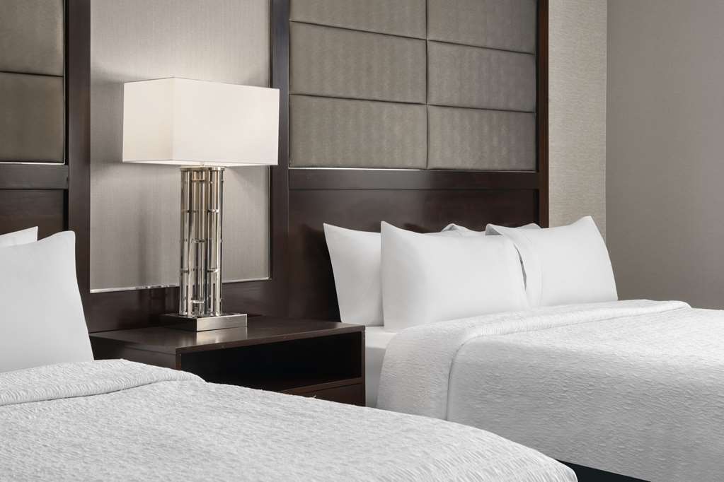 Фото Hampton Inn & Suites Worcester