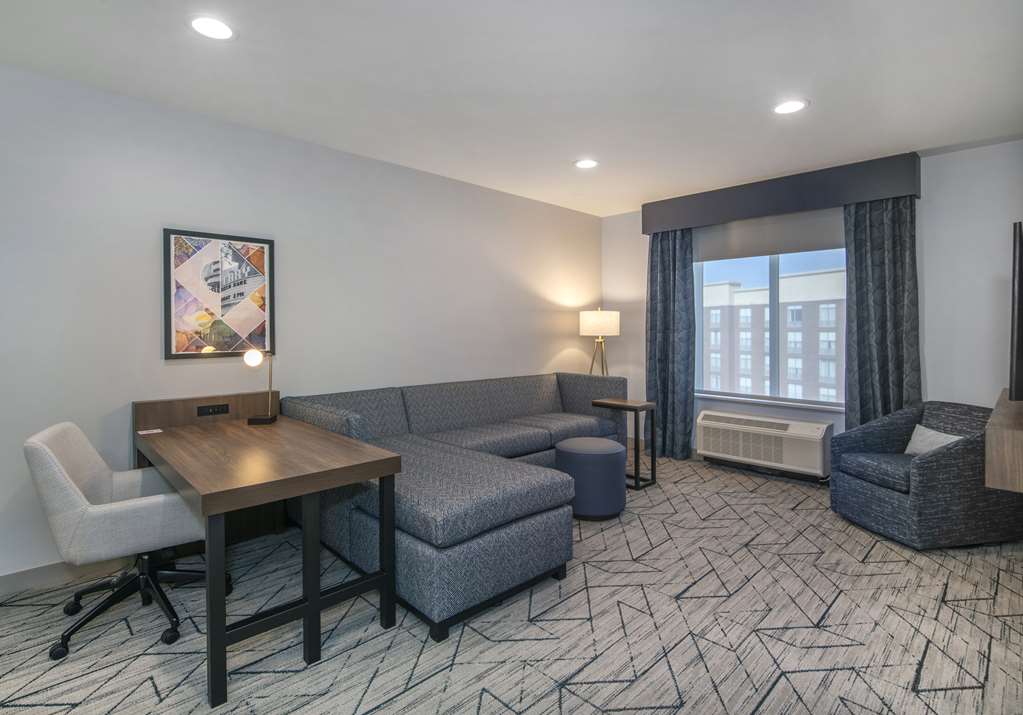 Фото Hilton Garden Inn Raleigh-Cary