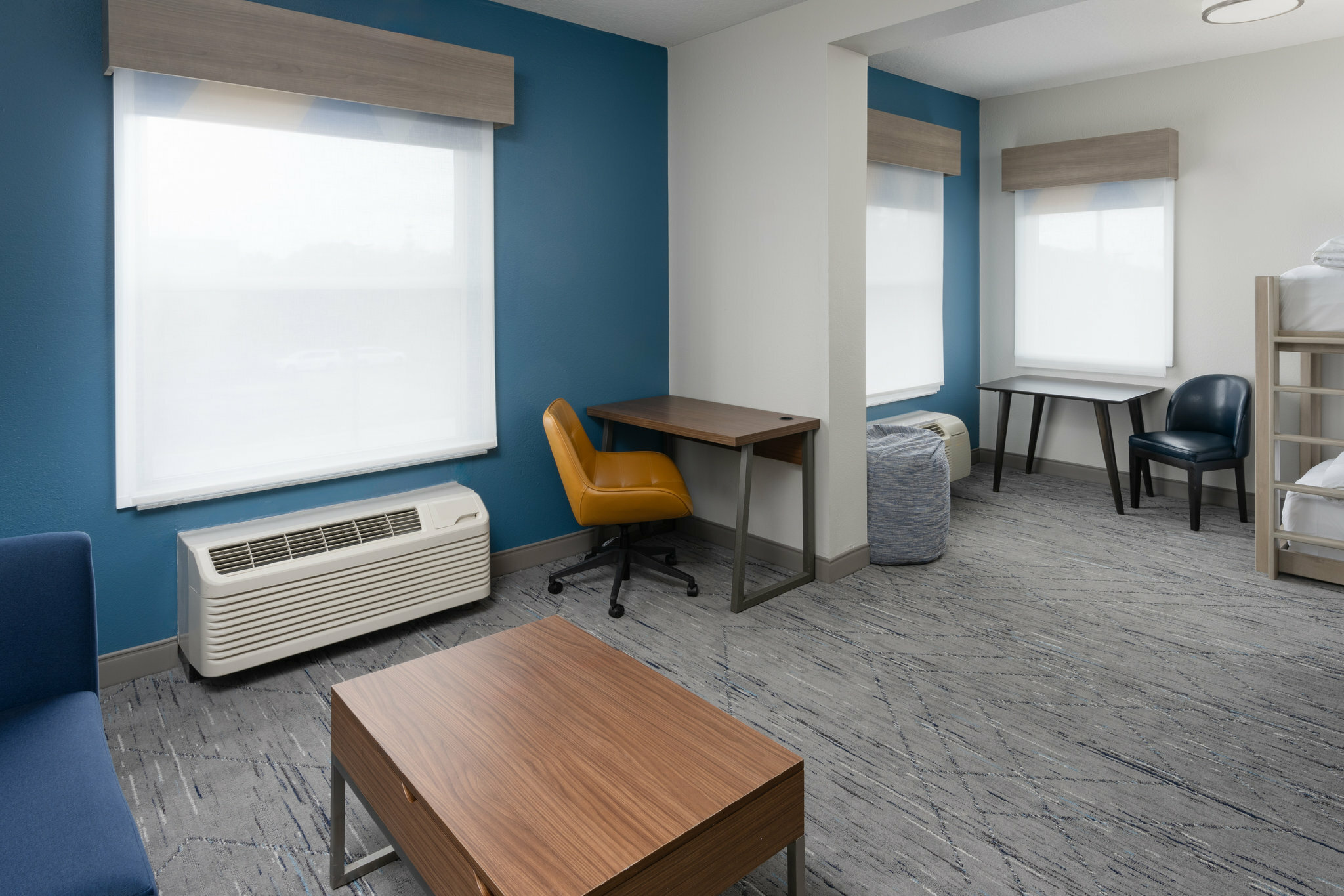 Фото Holiday Inn Express & Suites Orlando International Airport