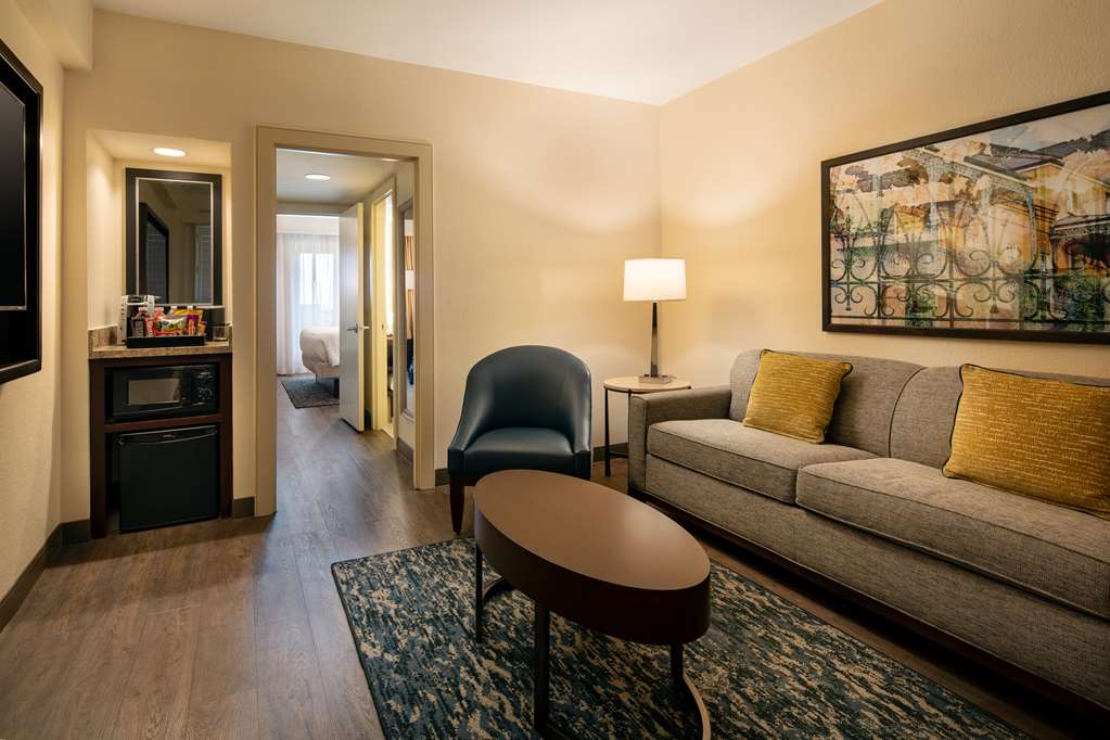 Фото Embassy Suites by Hilton New Orleans