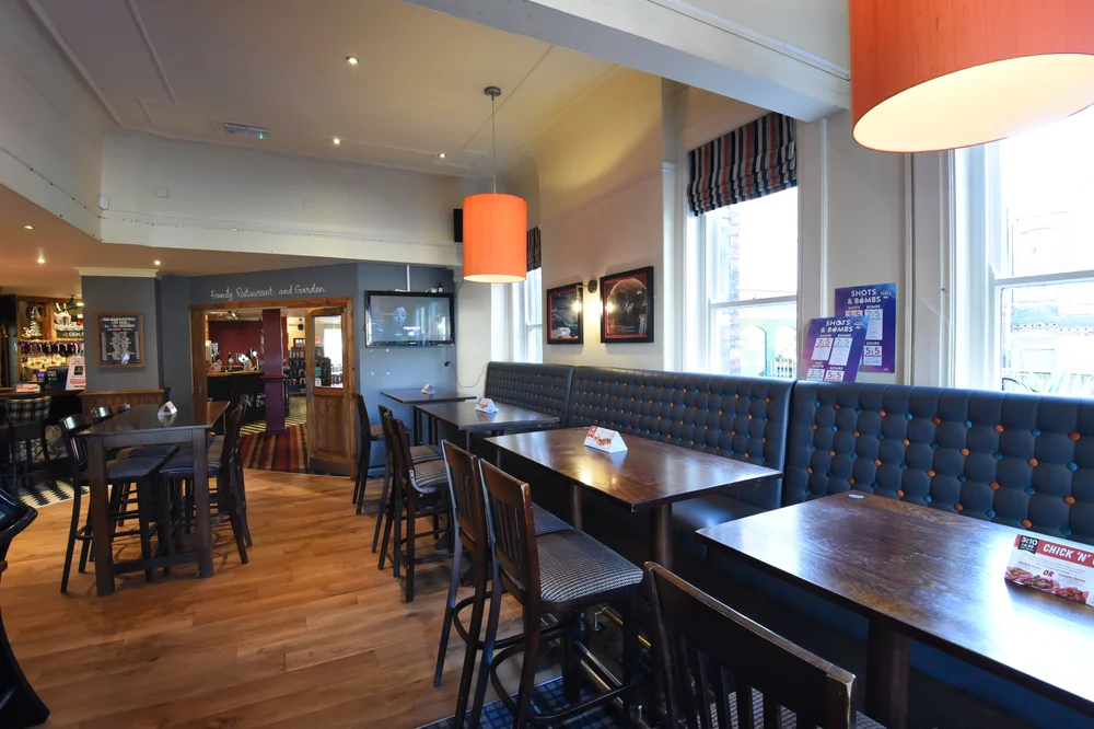 Фото Oaklands Hotel
