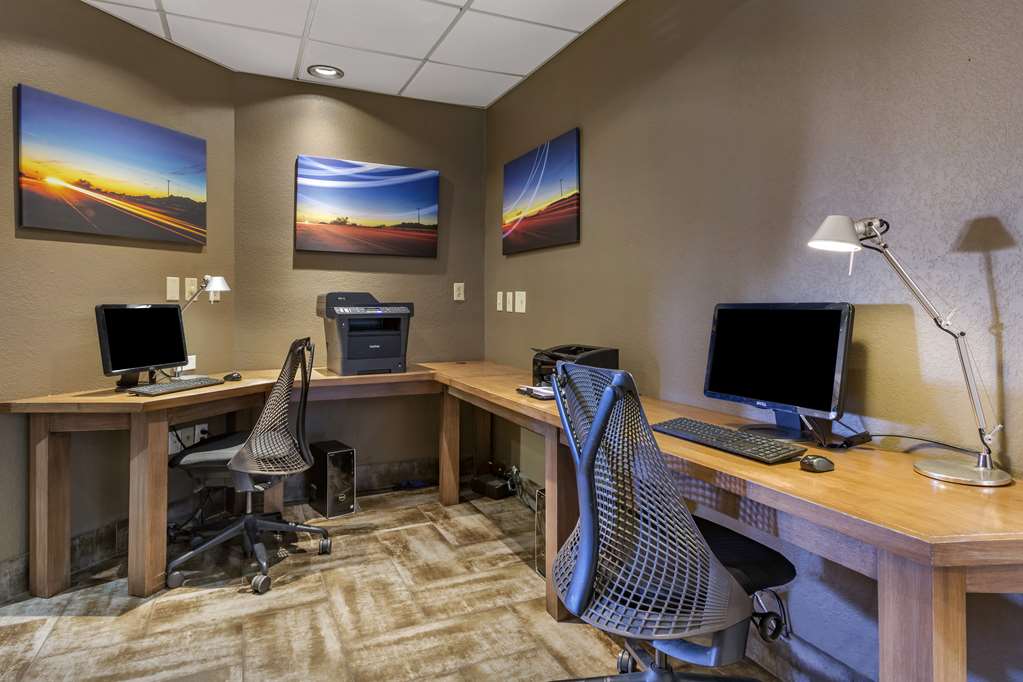 Фото Best Western Plus Scottsdale Thunderbird Suites