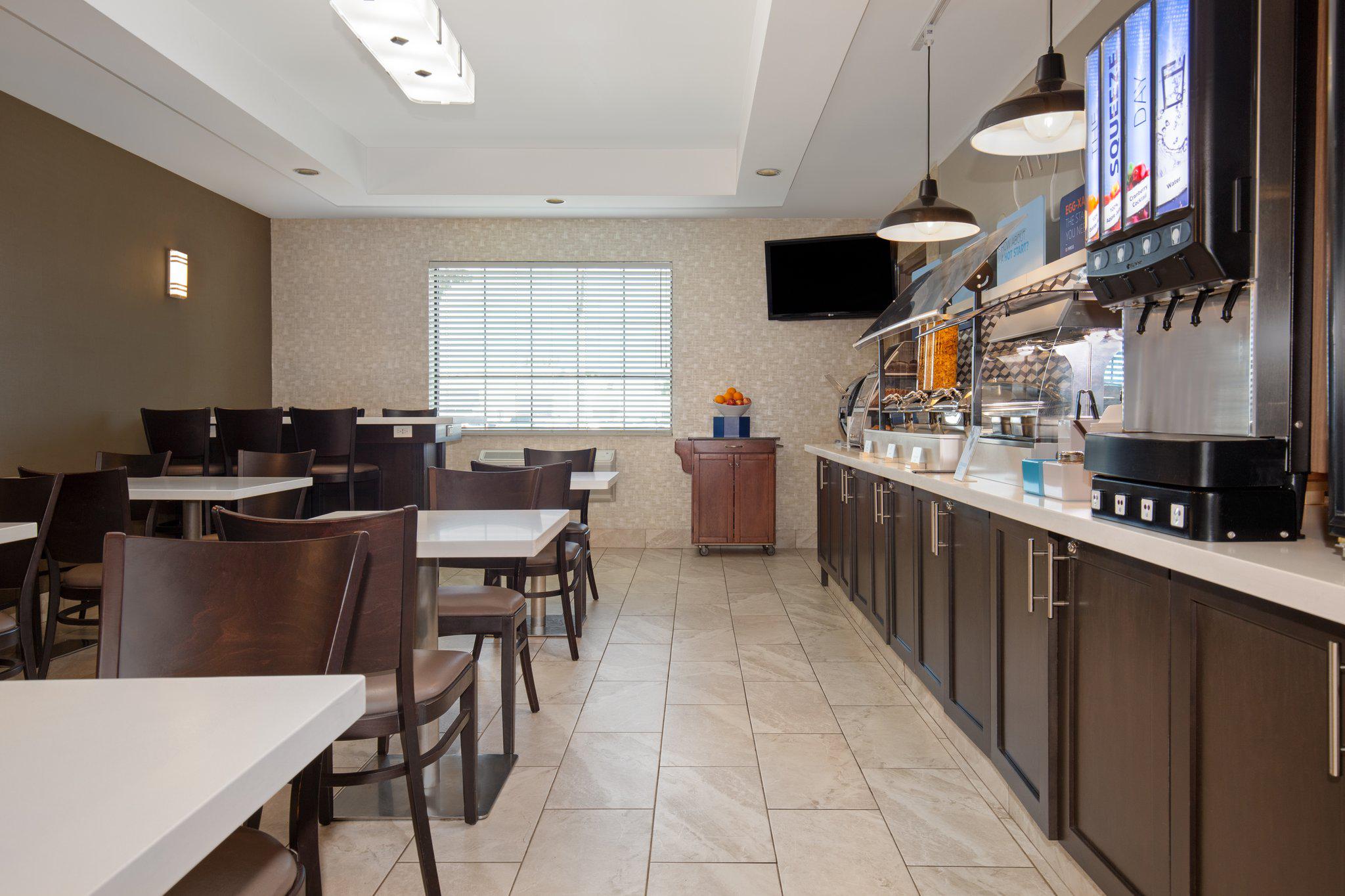 Фото Holiday Inn Express Hotel & Suites Barrie, an Ihg Hotel