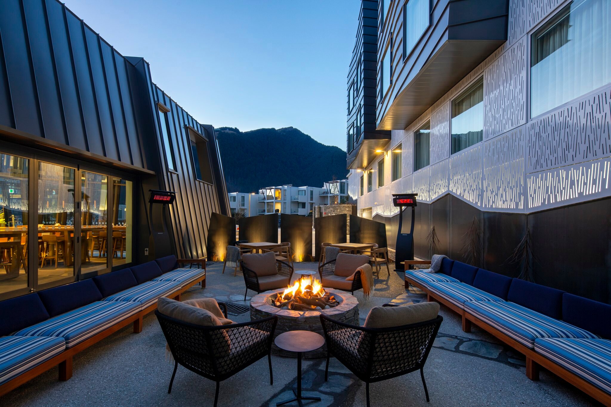 Фото Holiday Inn Express & Suites Queenstown, an Ihg Hotel