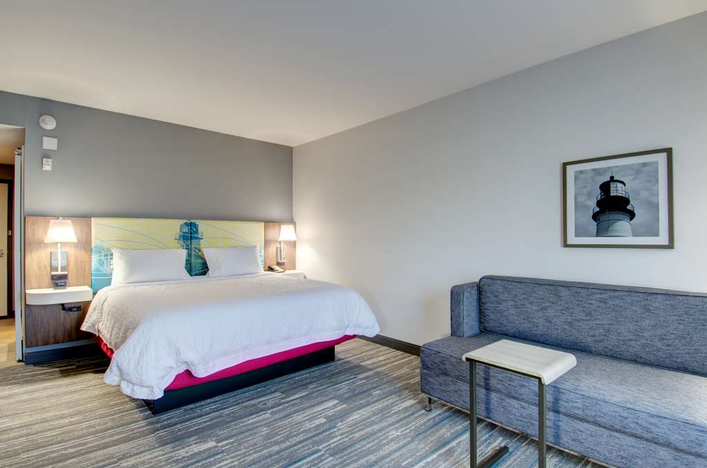 Фото Hampton Inn & Suites Portland West