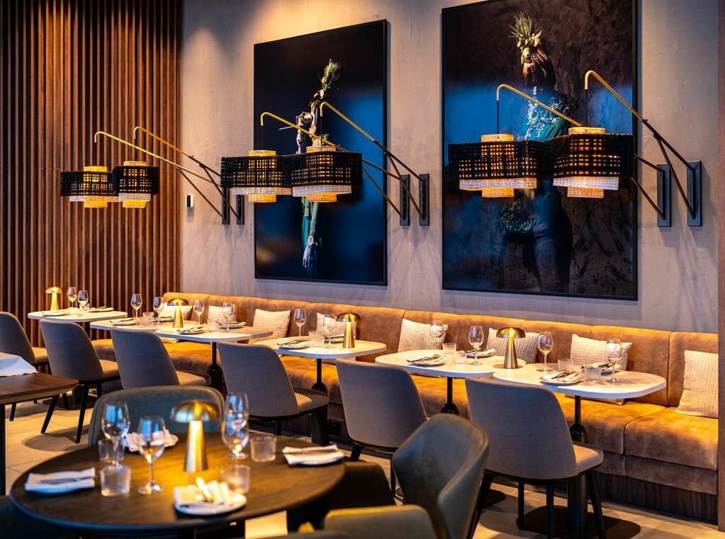 Фото Radisson Blu Hotel At Porsche Design Tower Stuttgart