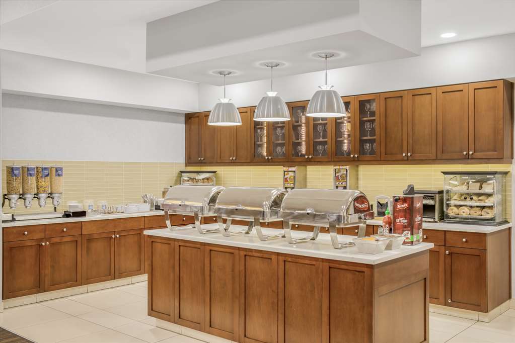 Фото Homewood Suites by Hilton Winnipeg Airport Polo Park MB