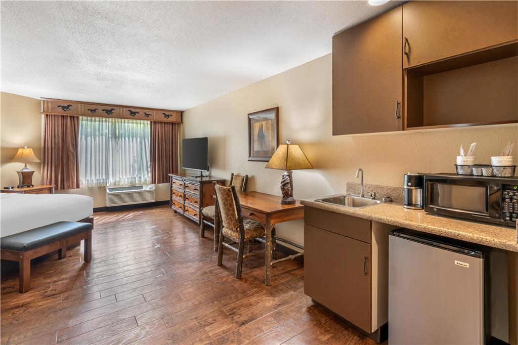 Фото Best Western Plus Kelly Inn & Suites