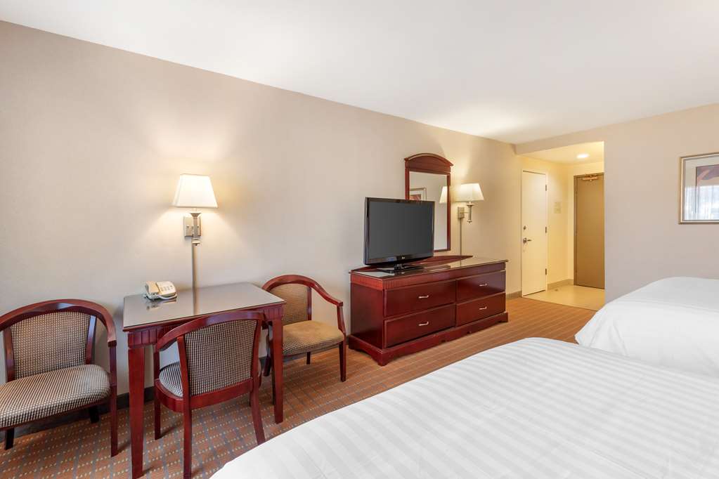 Фото Best Western Plus West Covina Inn