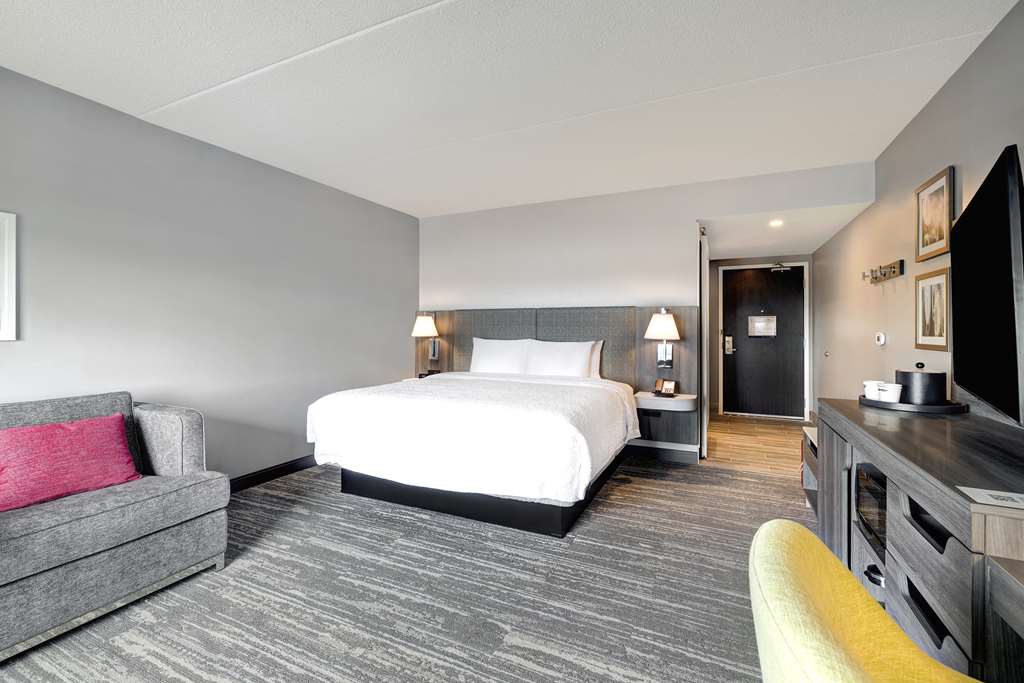 Фото Hampton Inn & Suites by Hilton Burlington Toronto