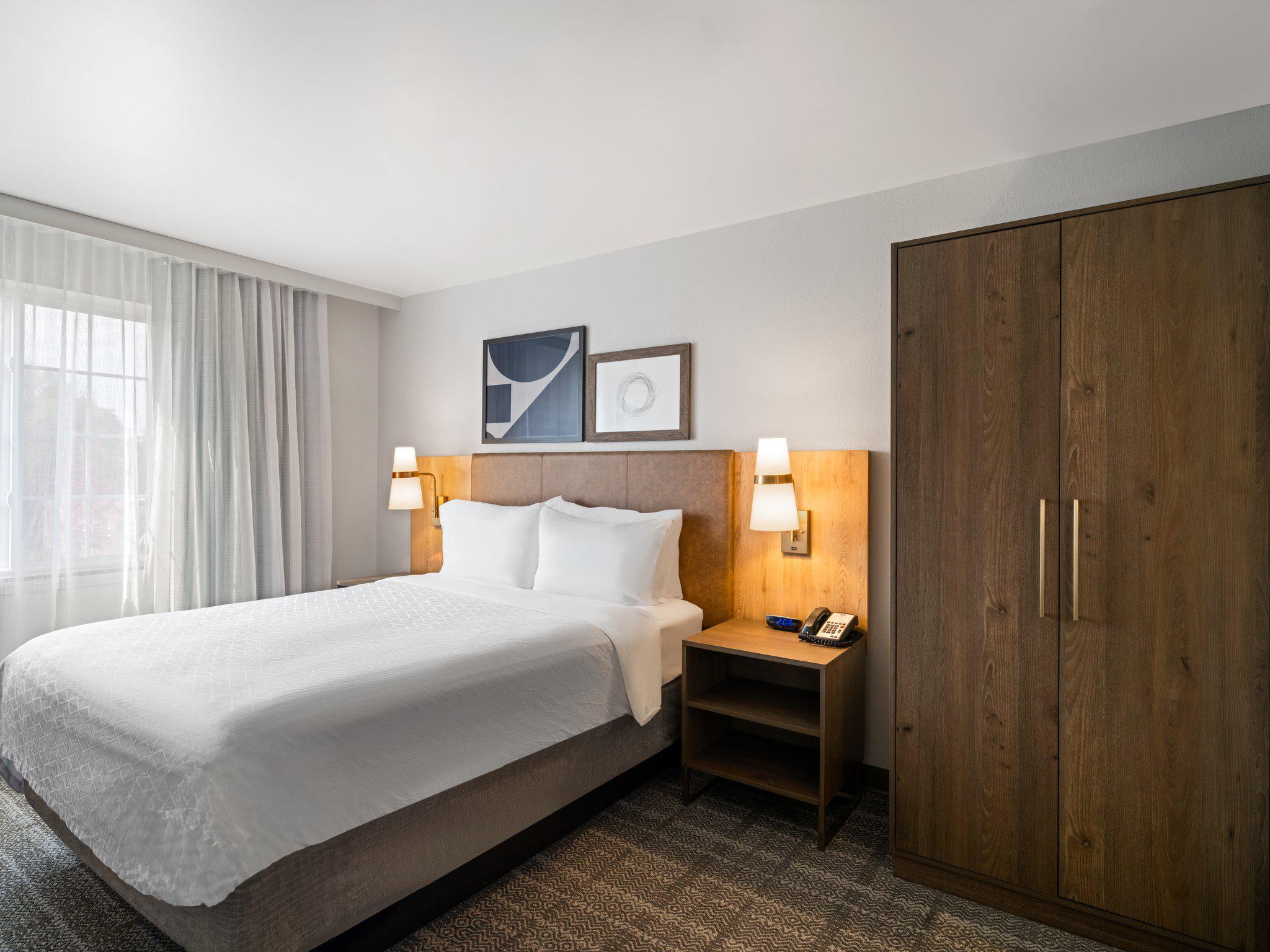 Фото Staybridge Suites Rochester University, an Ihg Hotel