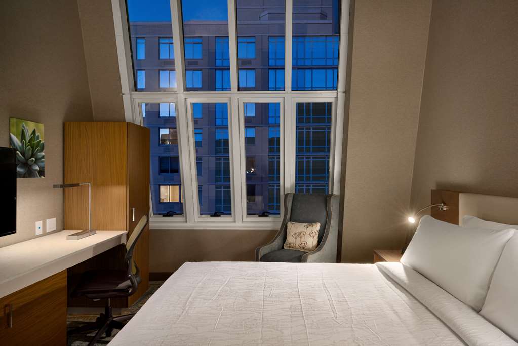 Фото Hilton Garden Inn New York Times Square South