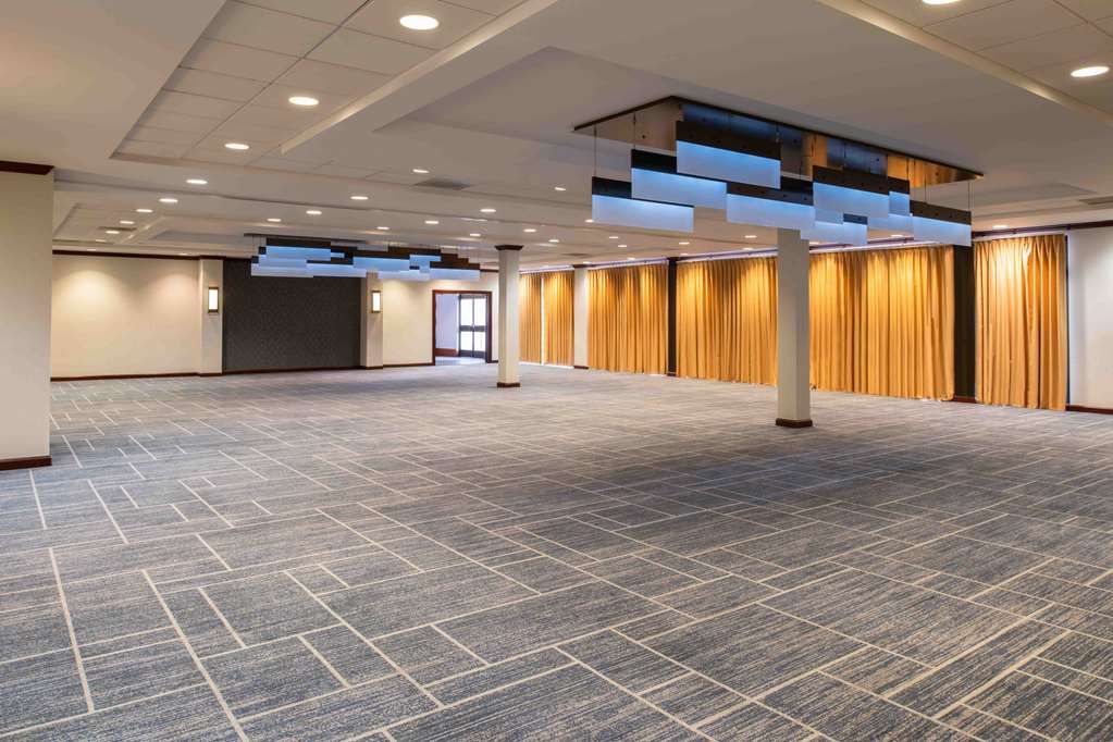 Фото Doubletree Hotel San Francisco Airport
