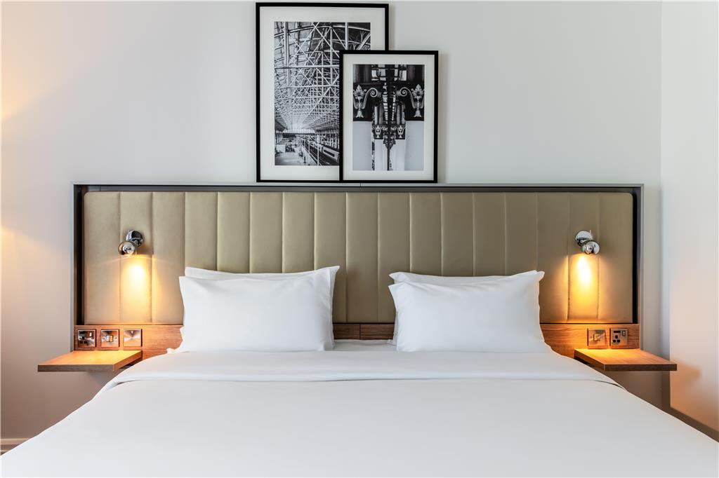 Фото Radisson Hotel Manchester City Centre, A Verified Net Zero Hotel