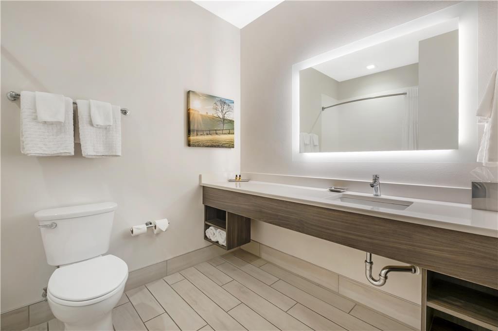 Фото B/w Plus Elizabethtown Inn & Suites