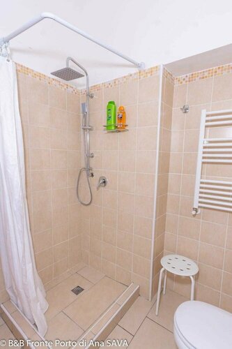Гостиница Port View Guest House в Чивитавеккье