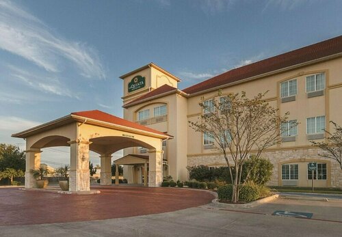 Гостиница La Quinta Inn & Suites by Wyndham Waxahachie в Уаксахачи