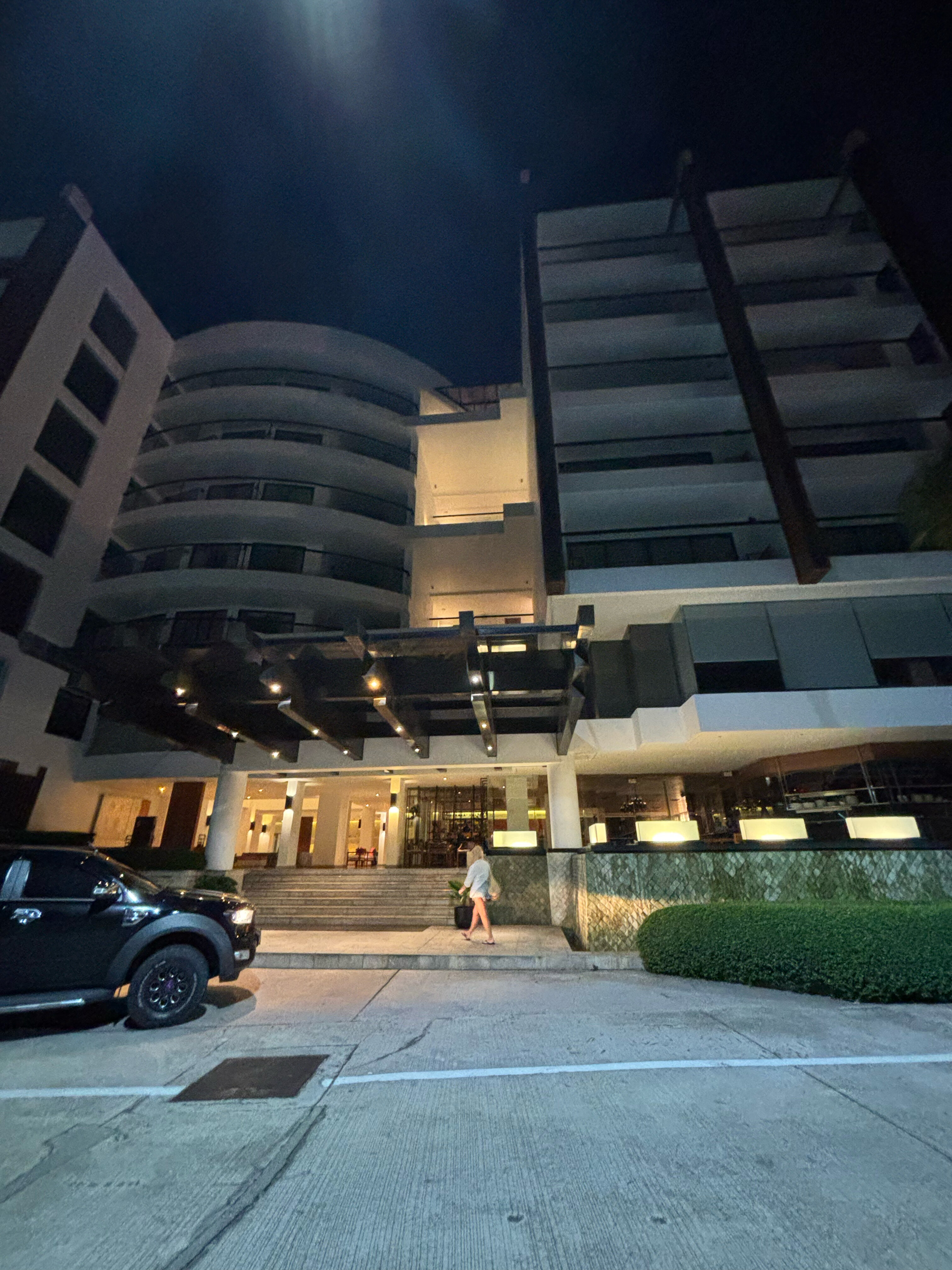 Фото Woodlands Hotel & Resort