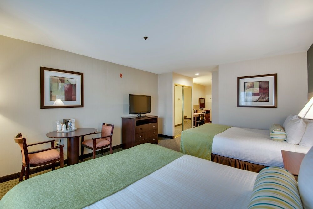 Фото Best Western Plus The Inn at Hampton