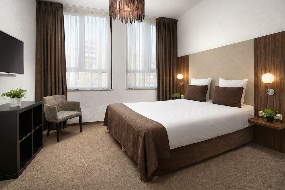 Фото Hotel La Reine