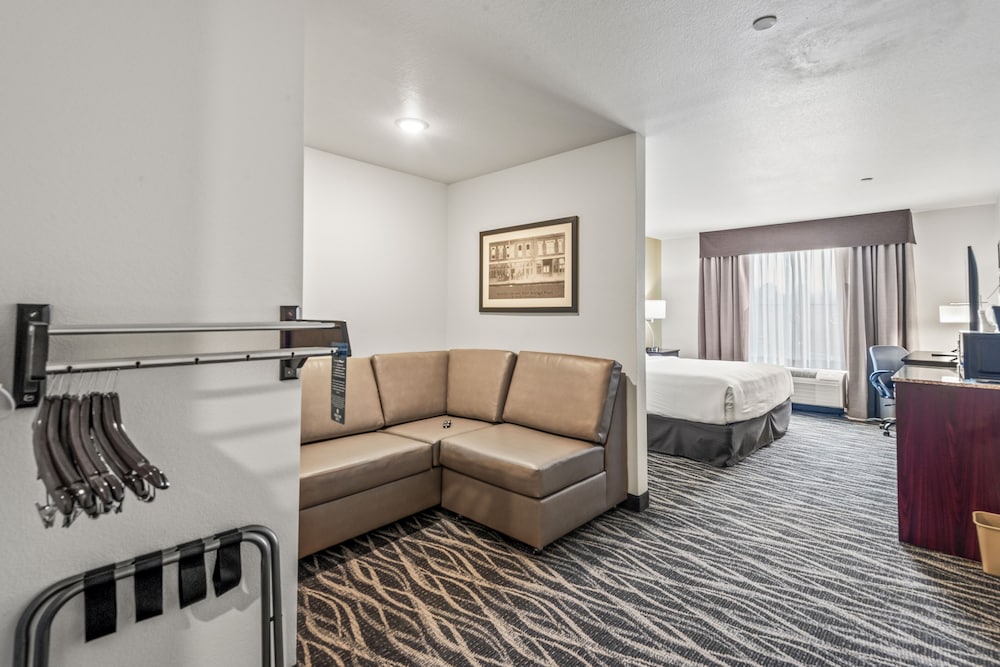 Фото Cobblestone Hotel & Suites - Two Rivers