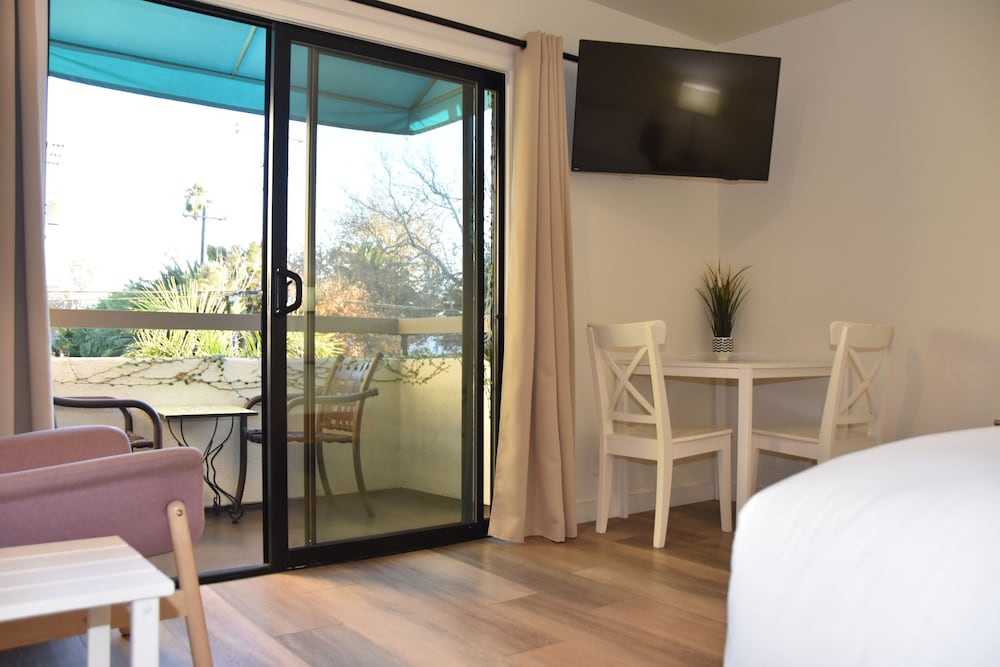 Фото Franciscan Inn & Suites
