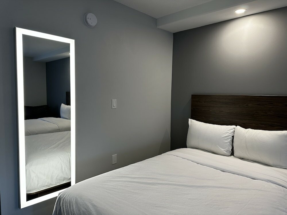 Фото Travelodge by Wyndham Regina