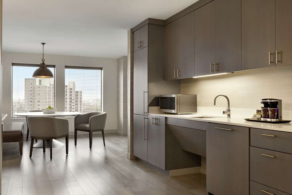 Фото DoubleTree Suites by Hilton Hotel Boston - Cambridge