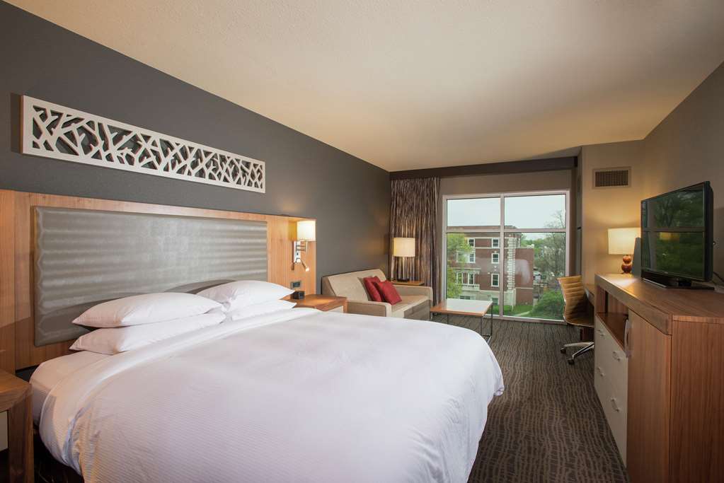Фото The Broadway Columbia - a DoubleTree by Hilton