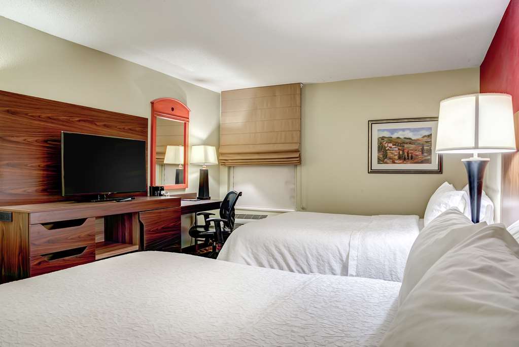 Фото Hampton Inn St. Joseph