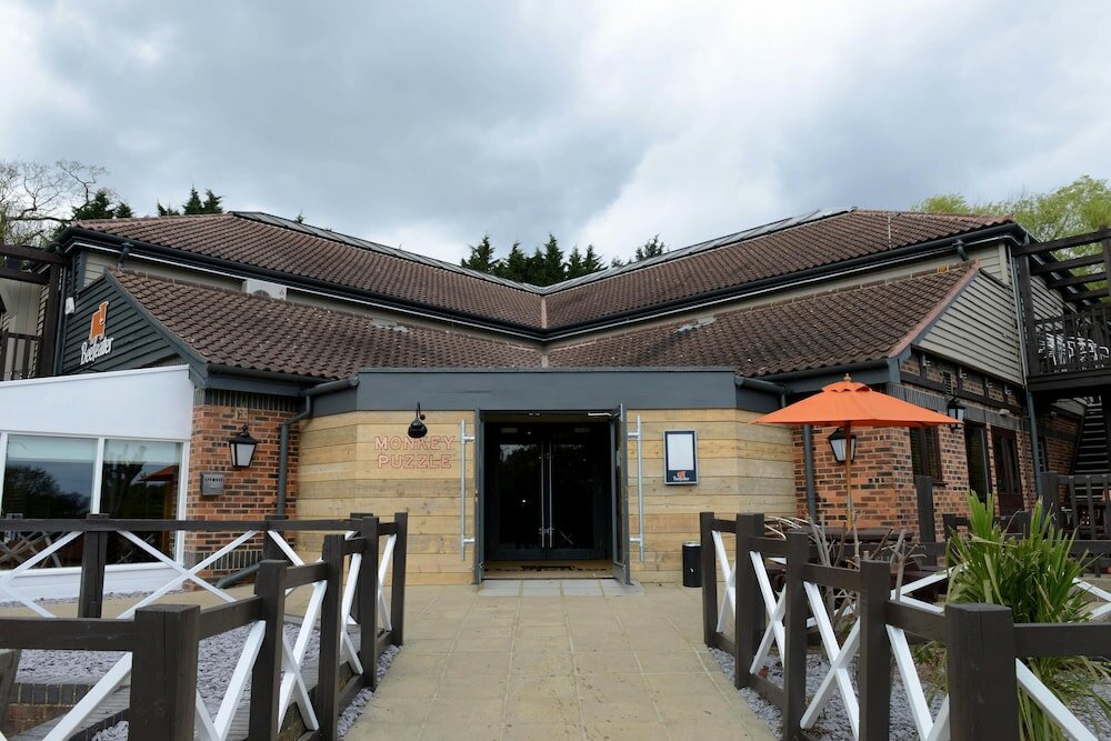 Фото Premier Inn Chessington hotel