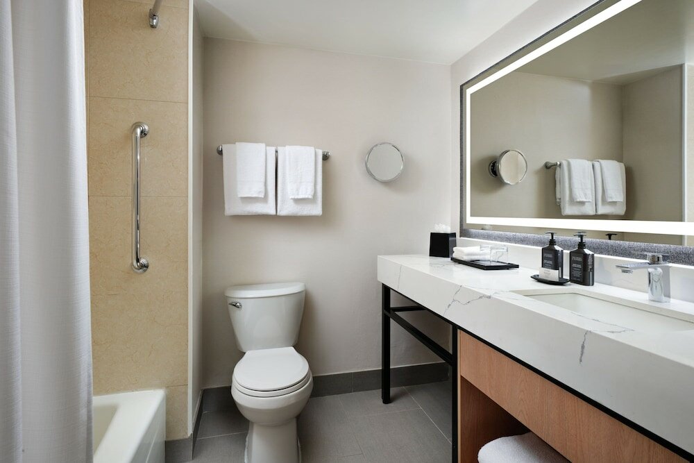 Фото Sheraton Ontario Airport Hotel
