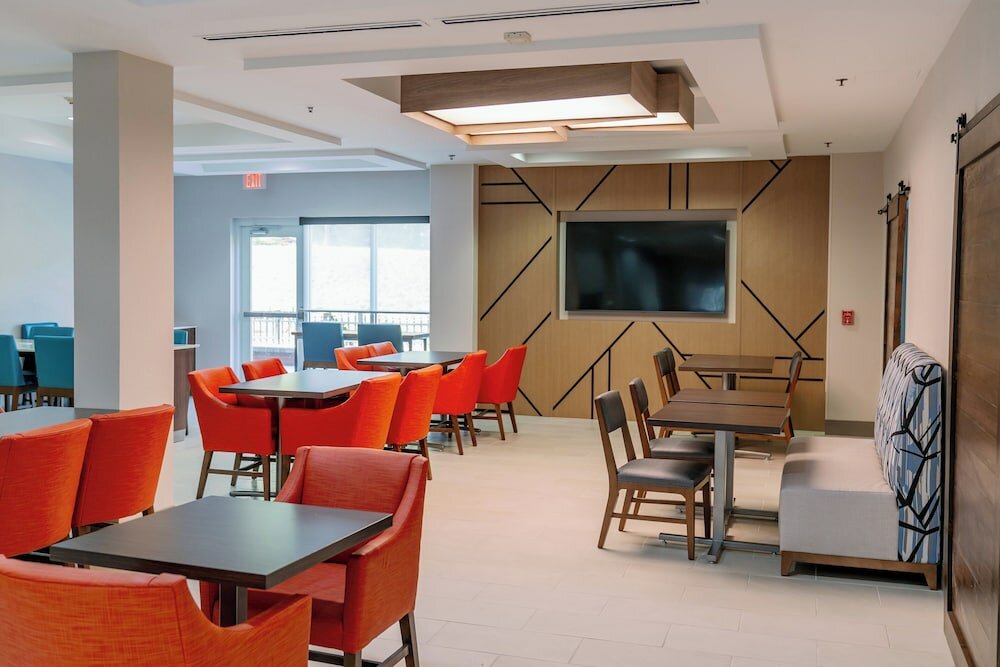 Фото Holiday Inn Express Hotel & Suites Raleigh Sw Nc State, an Ihg Hotel