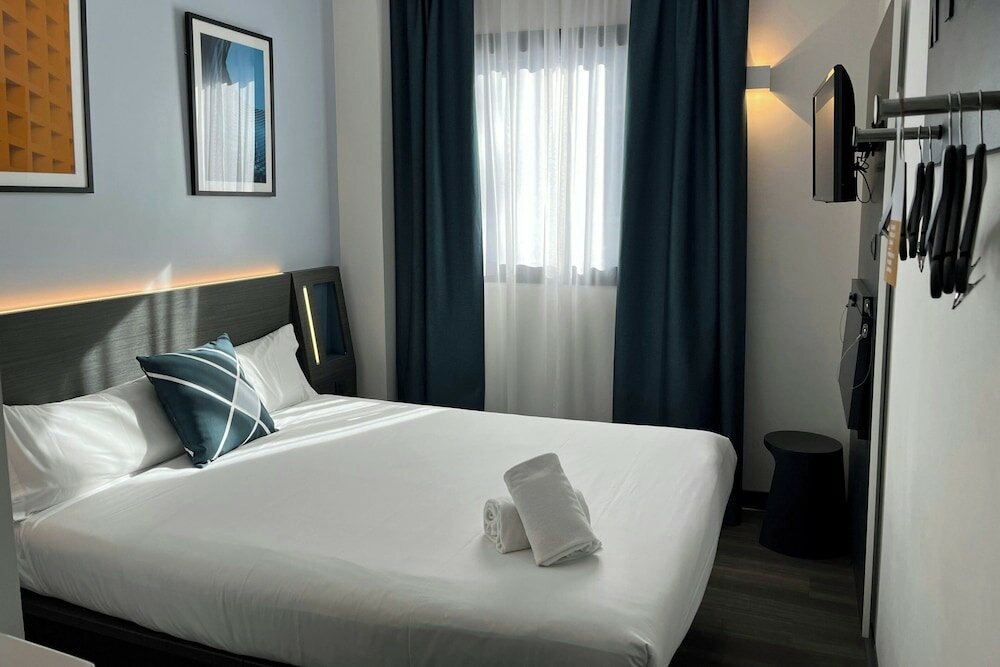 Фото EasyHotel Málaga City Centre