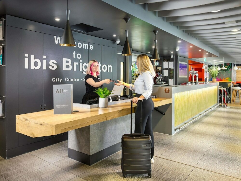 Фото Ibis Brighton City Centre - Station